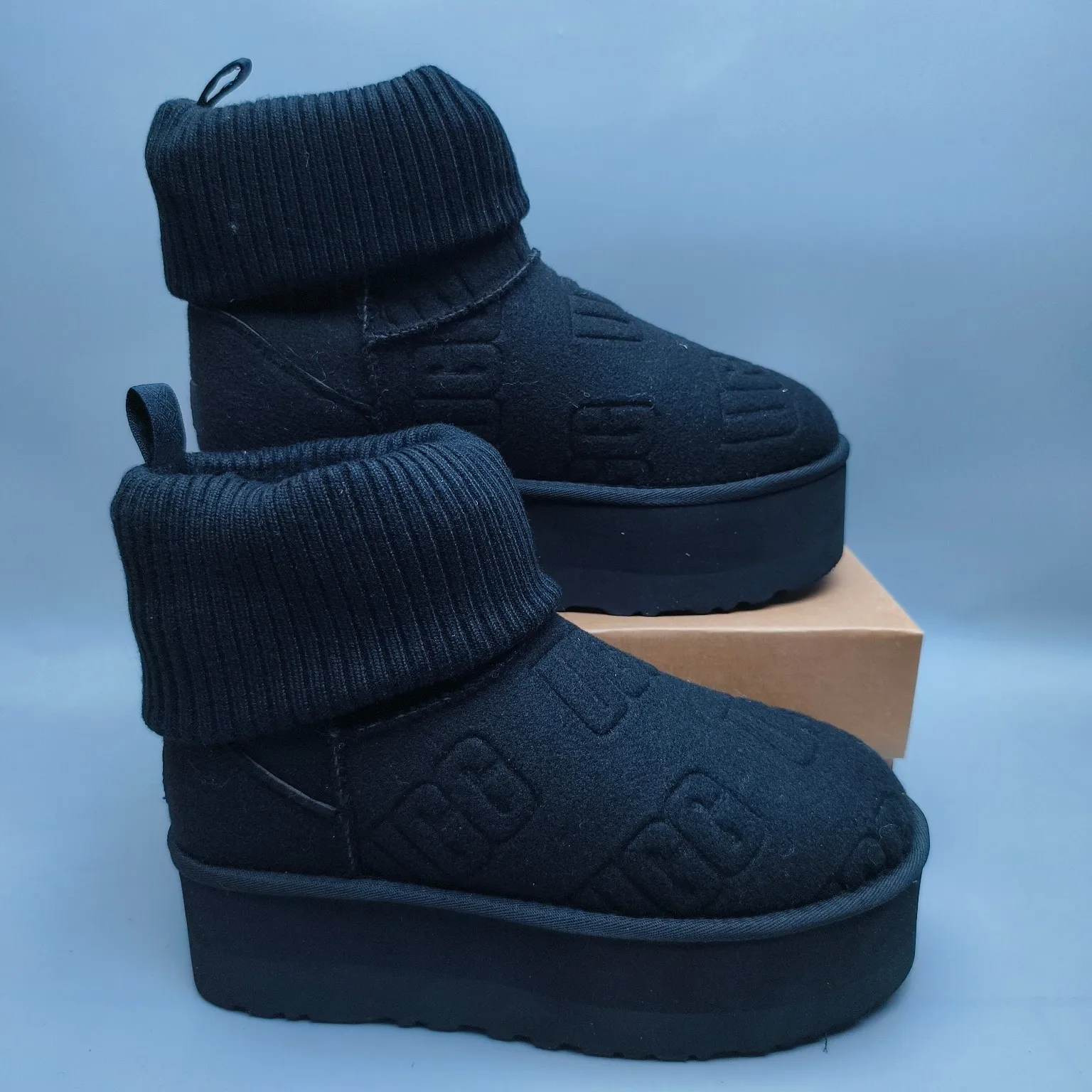 💰600 UGG sheepskin all-in-one snow boots 4047 suede LOGO wool top thick-soled boots Color: Gray Black Green Matching Size: 35-40